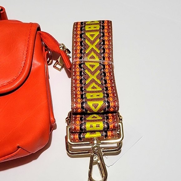 NWT Ahdorned Orange Purse. Comes with strap. 11 x 7 inches - Picture 3 of 6